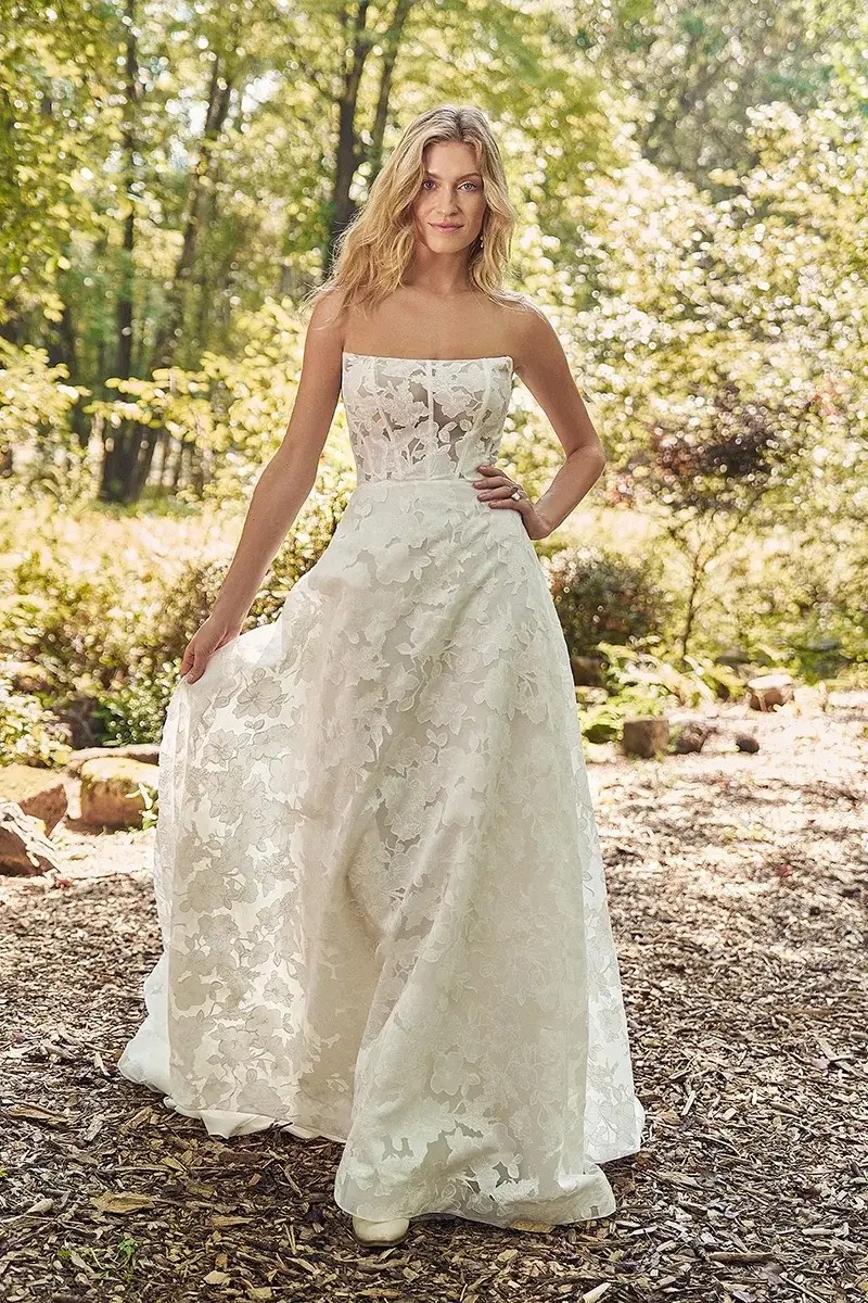 From Rustic to Elegant: A Dreamy Mountain Wedding Image
