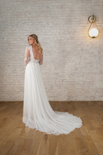 Stella York Style #7699-F23-SY #1 (IV-PL) Ivory Gown w Porcelain Tulle Plunge thumbnail