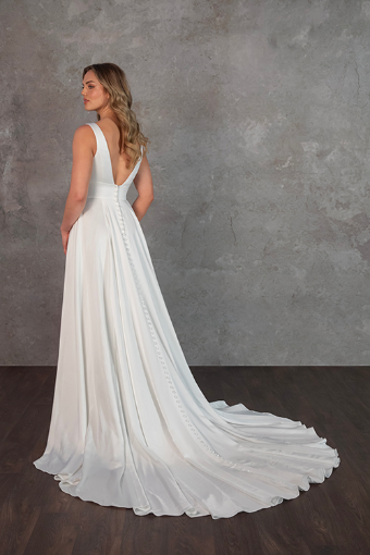 Essense of Australia Style #D4359 #1 (IV-PL) Ivory Gown w Porcelain Tulle Plunge thumbnail