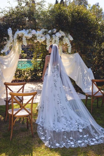 Lillian West Style #66437X #4 Ivory/Latte thumbnail